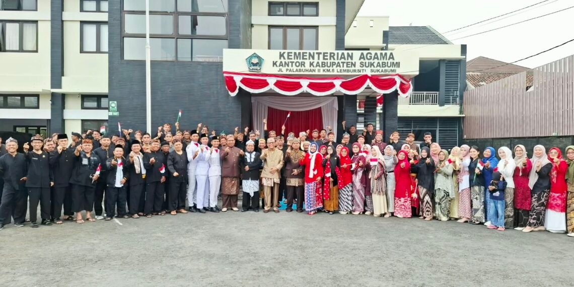 Pakaian Adat Warnai Upacara HUT ke-81 RI di Kemenag Sukabumi, Teguhkan Semangat Keberagaman