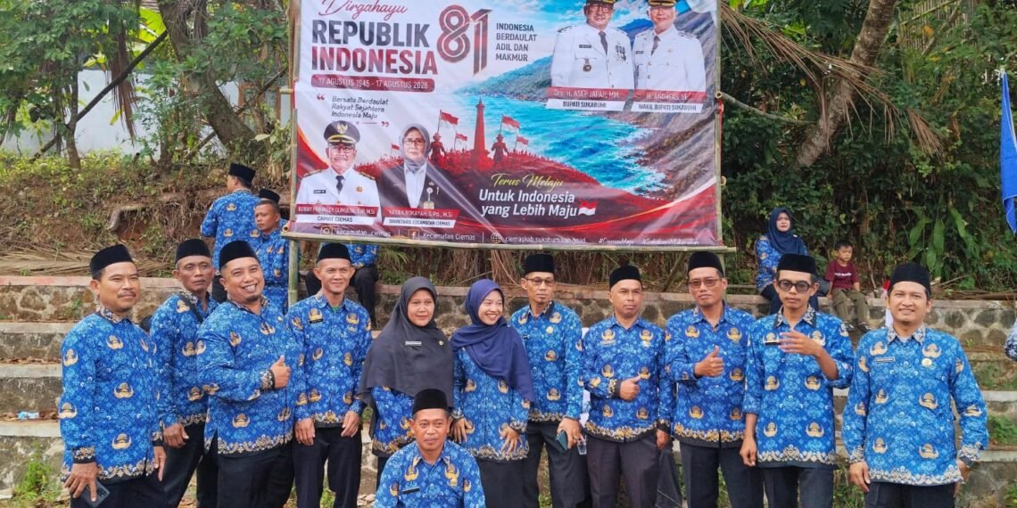 Keluarga Besar KUA Ciemas Hadiri Upacara HUT ke-81 RI di Tamanjaya