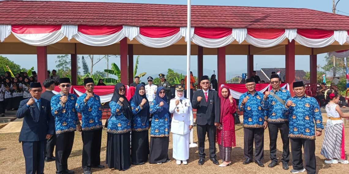 PLT Kepala KUA Kebonpedes Pimpin Doa Upacara HUT ke-81 RI, Perkuat Syukur dan Semangat Kebangsaan
