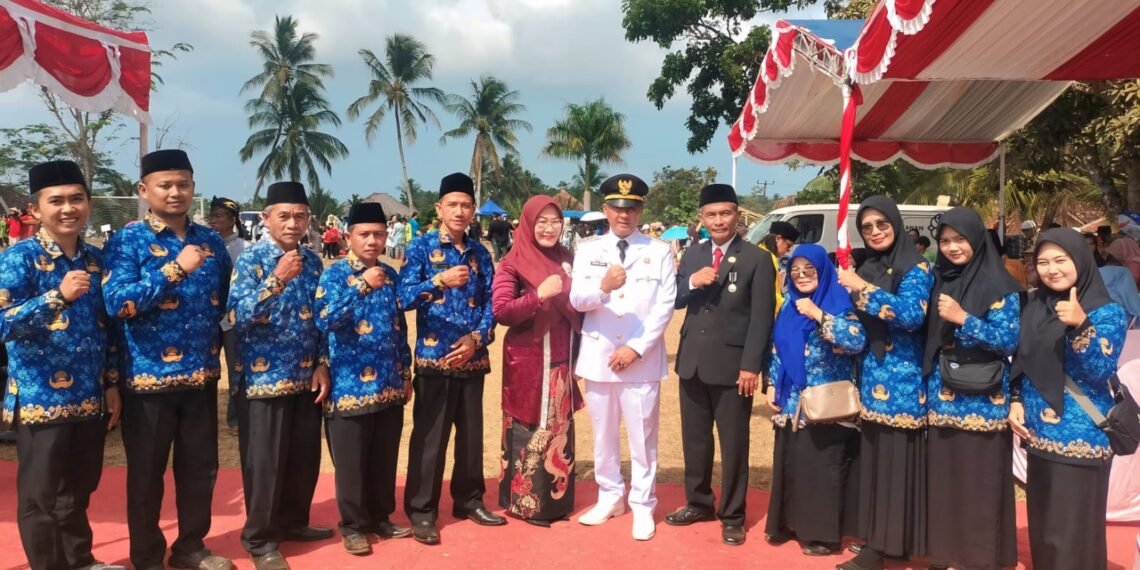Merah Putih Berkibar, Keluarga Besar KUA Ciracap Hadir dalam Upacara Kemerdekaan