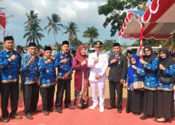 Merah Putih Berkibar, Keluarga Besar KUA Ciracap Hadir dalam Upacara Kemerdekaan