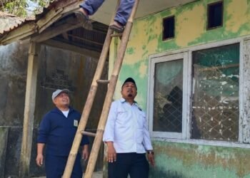 KUA Ciemas Lakukan Perbaikan Ringan Kantor untuk Tingkatkan Kenyamanan Pelayanan