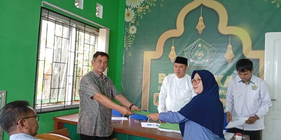 KUA Sukalarang Fasilitasi Ikrar Wakaf Tanah untuk YPLP PGRI Kabupaten Sukabumi