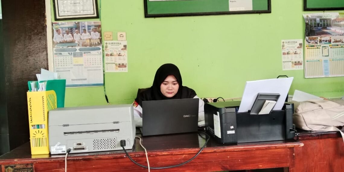 Di Balik Kelancaran Pelayanan, Tim Operasional KUA Ciracap Perkuat Kinerja
