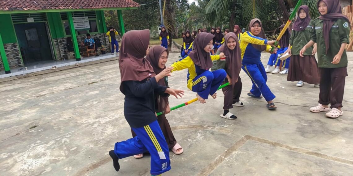 Semarak Agustus, Penyuluh KUA Ciracap Bersama Santri Pondok Pesantren Yarfa Tumbuhkan Semangat Kebangsaan