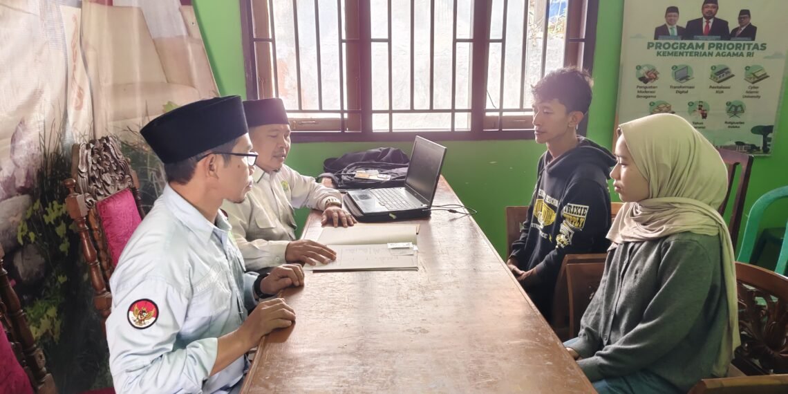 Penyuluh KUA Lengkong Dampingi Catin melalui Bimbingan Perkawinan Mandiri
