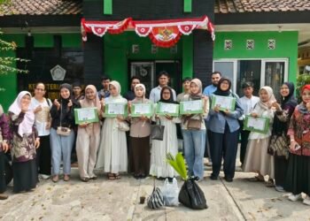 Dari Kesiapan Diri hingga Kesehatan Reproduksi, KUA Sukalarang Bekali 8 Pasang Catin