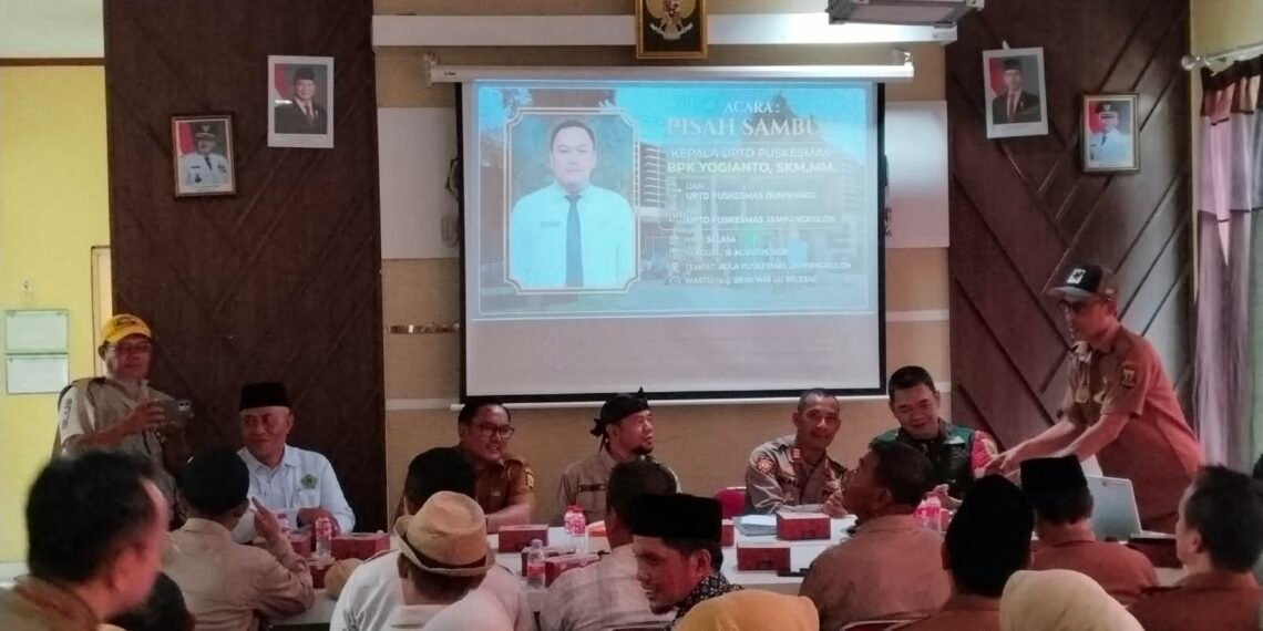 Kepala KUA Jampangkulon Bersama Forkopimcam Hadiri Lokmin Triwulan III di Puskesmas