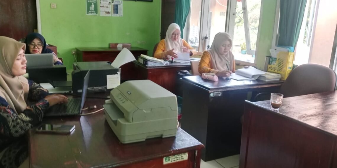 Kepala KUA Ciracap Perkuat Koordinasi Antarpegawai untuk Tingkatkan Kualitas Layanan