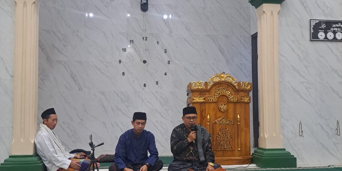 Penyuluh KUA Lengkong Perkuat Iman dan Taqwa melalui Bimluh di MT Birrul Walidain