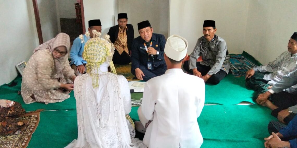 Usai Ijab Kabul, Penghulu KUA Ciracap Titip Pesan tentang Doa Orang Tua