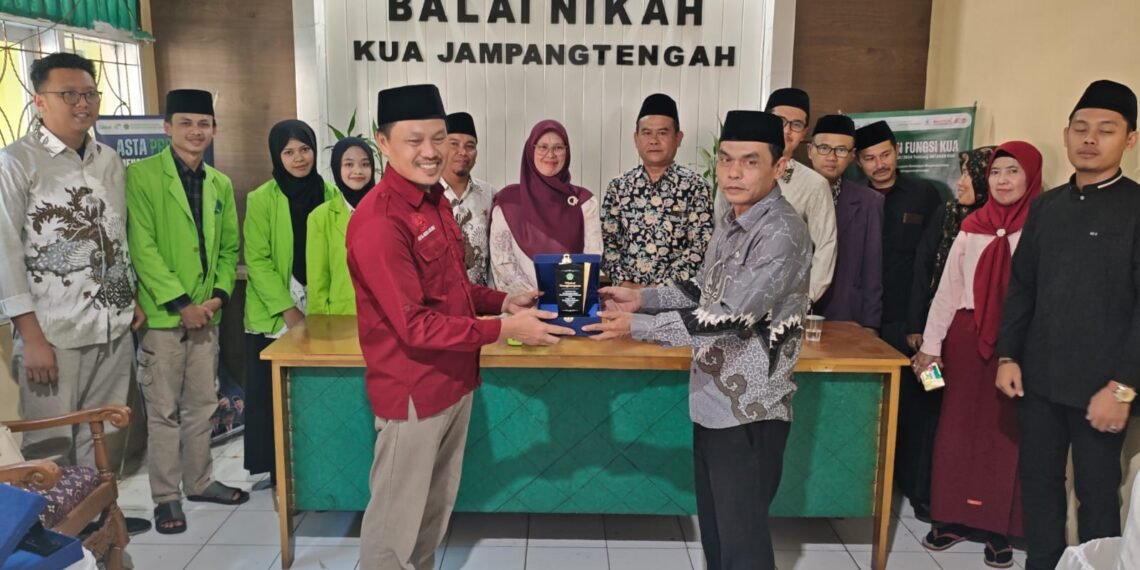 Mahasiswa PPL STAI Al-Andina Pamit, KUA Jampang Tengah Apresiasi Kontribusi Selama Praktik