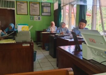 Pengadministrasi KUA Ciracap Tertibkan Dokumen dan Data untuk Dukung Pelayanan