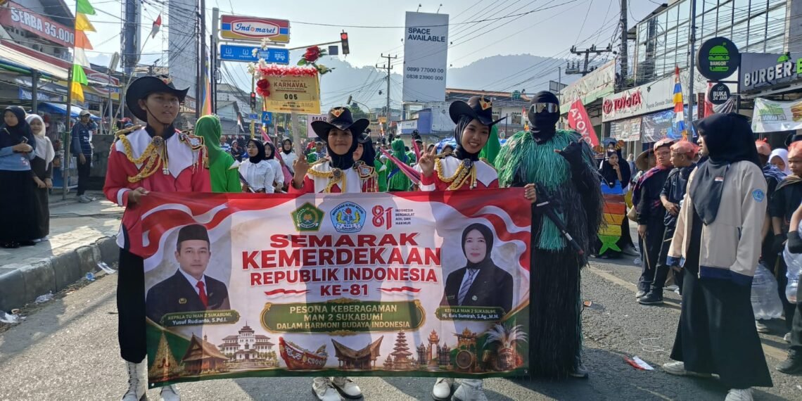 MAN 2 Sukabumi Ikuti Karnaval HUT ke-81 RI, Semarakkan Pesona Bahari Palabuhanratu