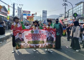 MAN 2 Sukabumi Ikuti Karnaval HUT ke-81 RI, Semarakkan Pesona Bahari Palabuhanratu