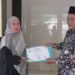 Penyuluh KUA Cikakak Serahkan Piagam Penghargaan GEBER Masjid kepada DKM At-Taqwa