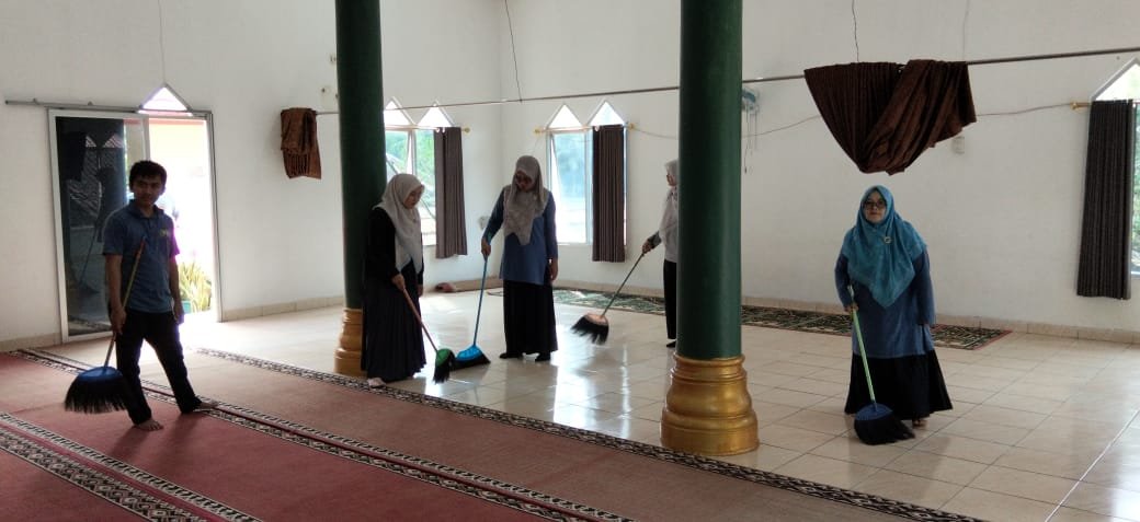 GEBER MAS di Al Barokah, KUA Ciracap Ajak Masyarakat Rawat Kebersihan Masjid