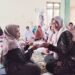 Penyuluh KUA Ciracap Perkuat Tilawah di Majelis Taklim, Serahkan Al-Qur’an Berseri 30 Juz