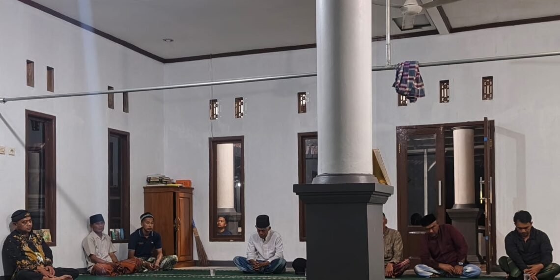 Penyuluh KUA Lengkong Sampaikan Hikmah Maulid Nabi di Masjid Jami Fathul Iman