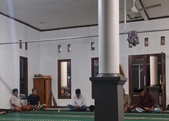Penyuluh KUA Lengkong Sampaikan Hikmah Maulid Nabi di Masjid Jami Fathul Iman