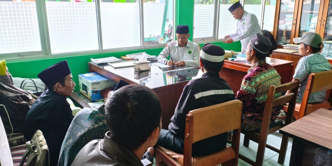 KUA Nagrak Dampingi Warga Kalaparea Proses Legalitas Tanah Wakaf