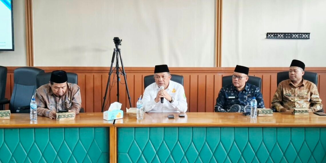 Kepala Kemenag Kabupaten Sukabumi Bekali Kepala KUA Baru dengan Integritas dan Kehati-hatian