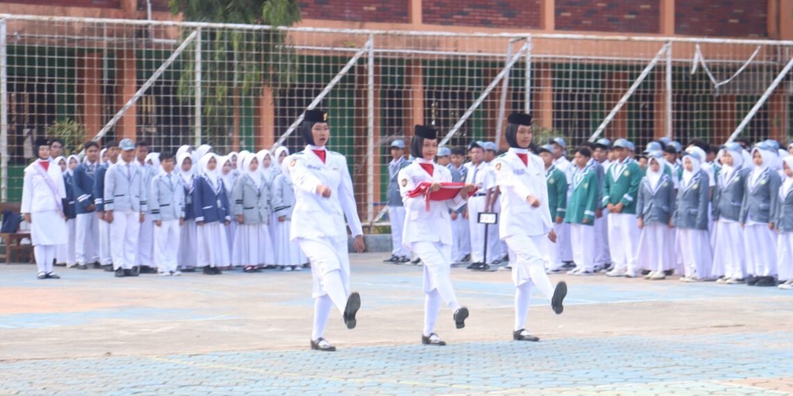 MAN 3 Sukabumi Apresiasi Petugas Upacara HUT ke-81 RI dan Siswa Berprestasi