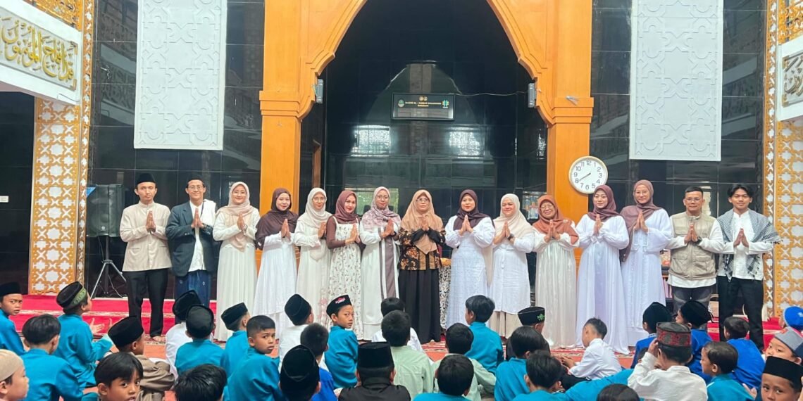 Penyuluh Agama KUA Sukalarang Sampaikan Keteladanan Rasulullah dalam Peringatan Maulid Nabi di SDN Cimangkok