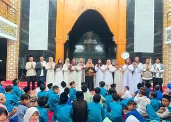 Penyuluh Agama KUA Sukalarang Sampaikan Keteladanan Rasulullah dalam Peringatan Maulid Nabi di SDN Cimangkok