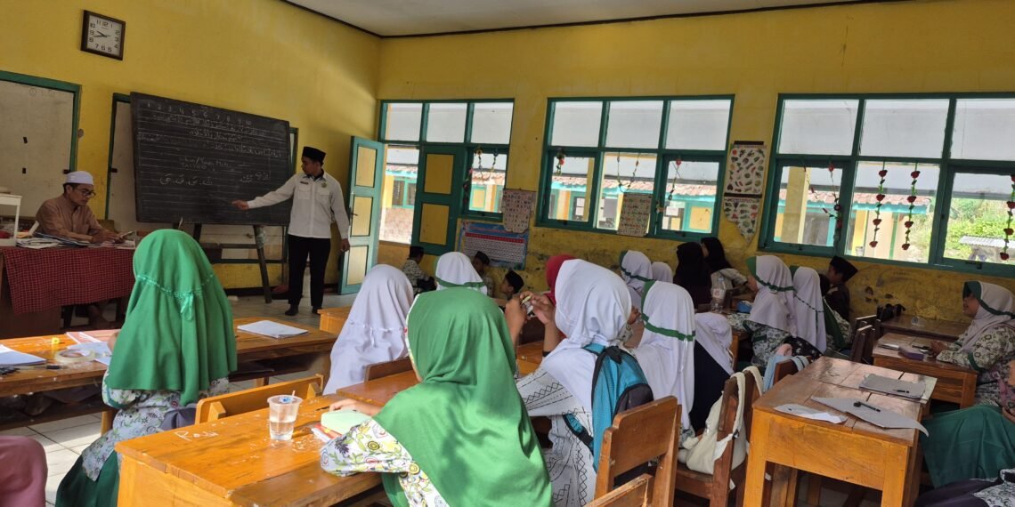 Penyuluh KUA Cibitung Perkuat Pembinaan BTQ di MDTU Az-Zahra