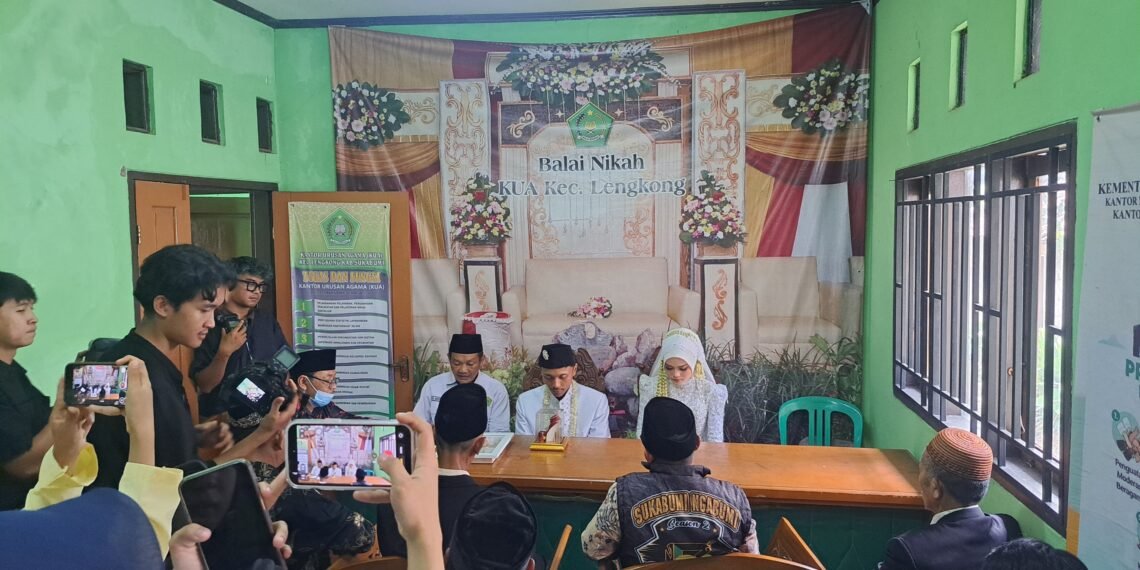 Kepala KUA Lengkong Layani Pernikahan, Bekali Pengantin untuk Menjaga Keutuhan Rumah Tangga