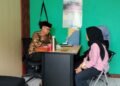 Kepala KUA Cidahu Berikan Layanan BP4 kepada Masyarakat