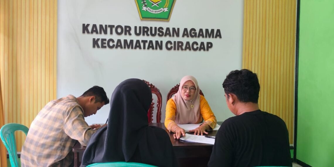 Dampingi Catin, Penyuluh Agama Islam KUA Ciracap Pastikan Administrasi Bimwin Berjalan Tertib