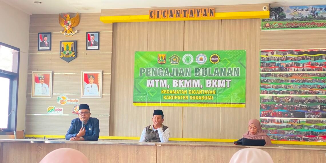 Kepala KUA Cicantayan Berikan Pembinaan Keagamaan kepada Majelis Taklim