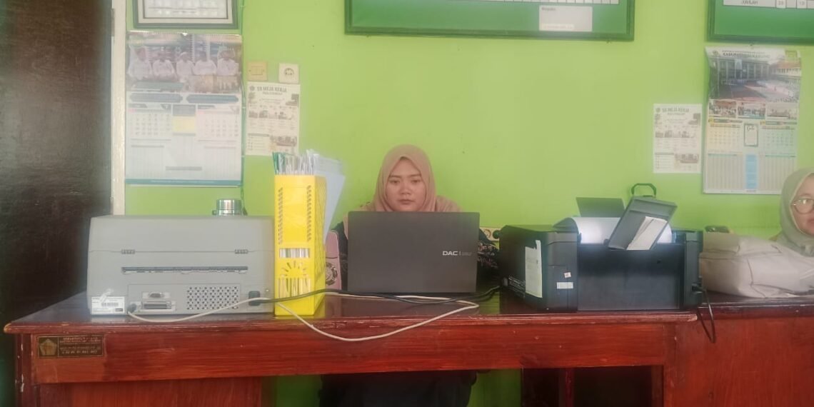 Ikhtiar Tertib Administrasi, KUA Ciracap Digitalisasi Data Nikah Lama