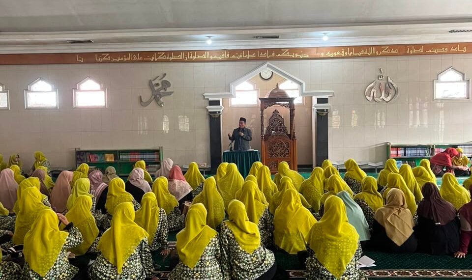 Kepala KUA Cisaat Ajak Jamaah Perbanyak Selawat dalam Peringatan Maulid Nabi