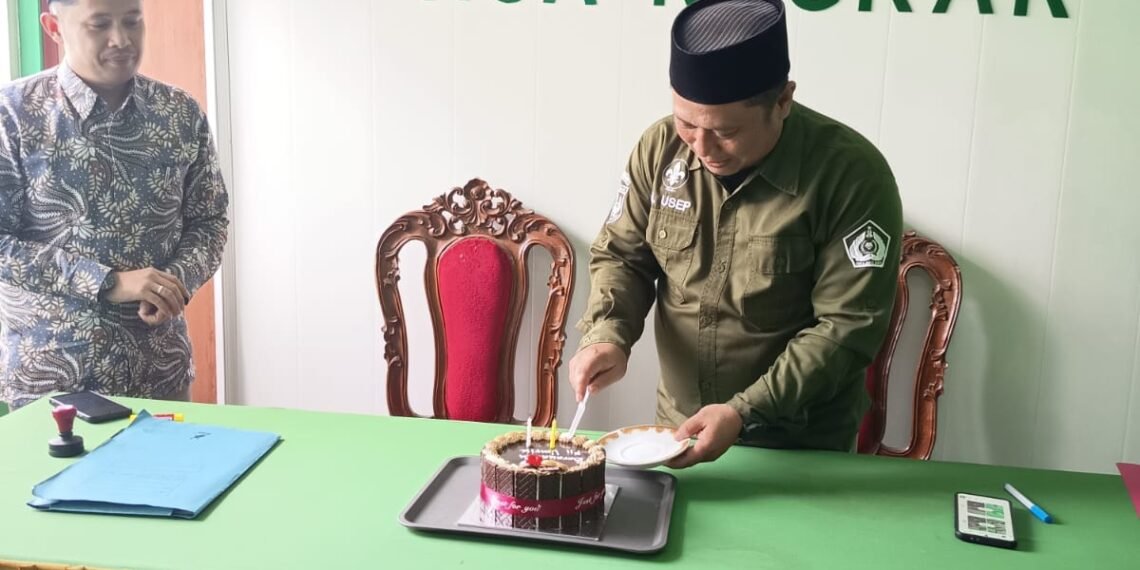 KUA Nagrak Kawal Ikrar Wakaf, Tutup Pelayanan dengan Momen Penuh Kebersamaan