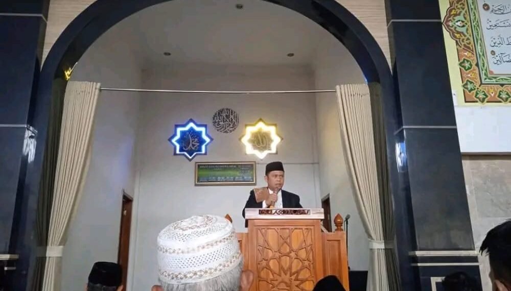 Kepala KUA Nagrak Ajak Jemaah Teladani Sifat Rasul dalam Membangun Kepemimpinan Berintegritas