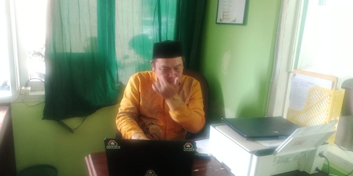 Perkuat Tertib Administrasi, Penghulu KUA Ciracap Tata Data Nikah Lama melalui SIMKAH