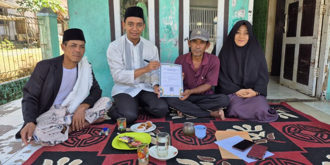 Perkuat Legalitas Kelembagaan, Penyuluh KUA Cibitung Serahkan SKT Majelis Taklim Darul Huda