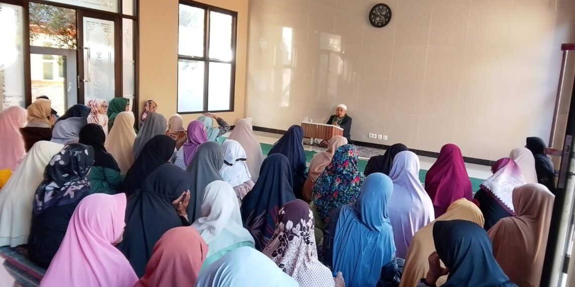 Penyuluh KUA Cisaat Bahas Keutamaan dan Keteladanan Rasulullah dalam Pengajian MT Annurdin
