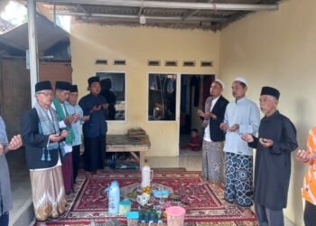 Penyuluh KUA Cikidang Pimpin Shalawat di Maulid Nabi, Ajak Jamaah Perkuat Kecintaan kepada Rasulullah