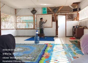 Perkuat BTQ, Penyuluh KUA Cibitung Dampingi Jamaah Majelis Taklim Tingkatkan Bacaan Al-Qur’an