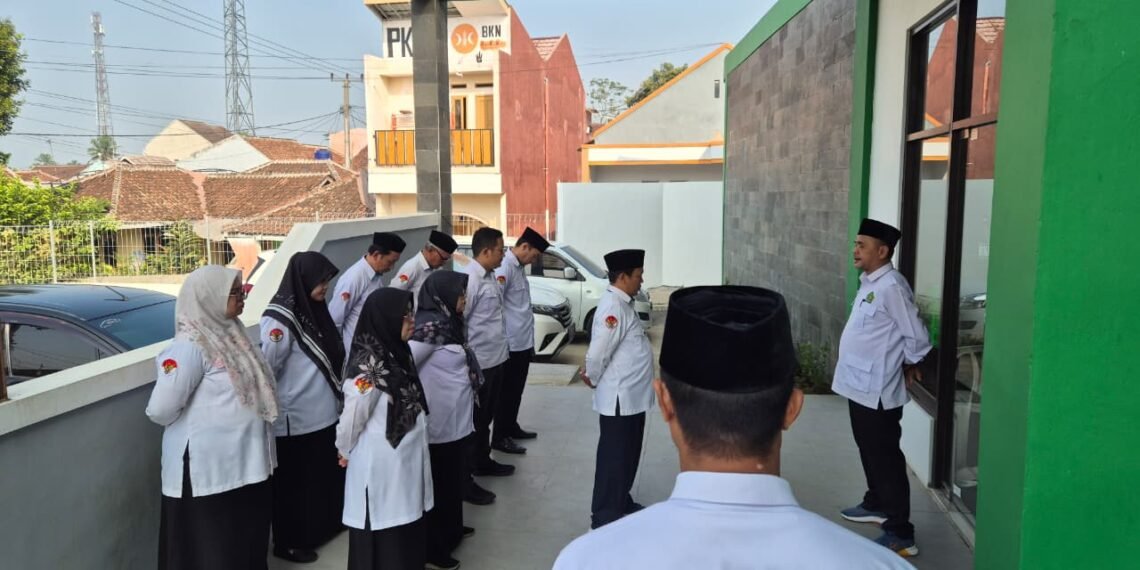 Apel Pagi KUA Kebonpedes, Kepala KUA Tekankan Disiplin dan Lima Nilai Budaya Kerja
