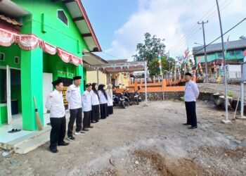 Kepala KUA Purabaya Tekankan Semangat Kerja dan Kepedulian terhadap Kebersihan Lingkungan