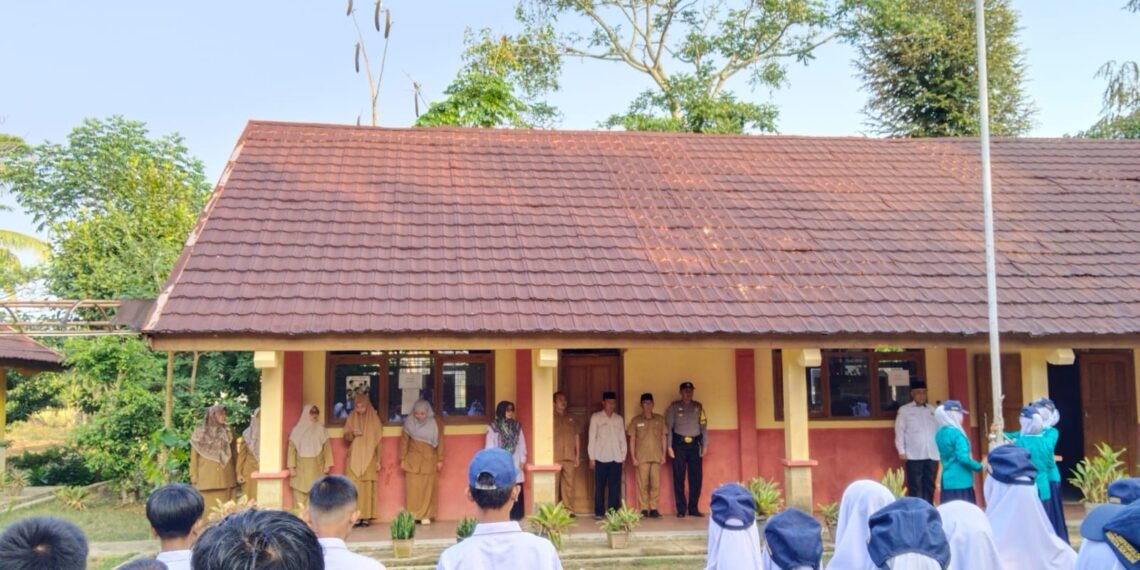 Kepala KUA Jampangkulon Tekankan Pentingnya Adab dan Cegah Bullying di SMPN 4 Jampangkulon