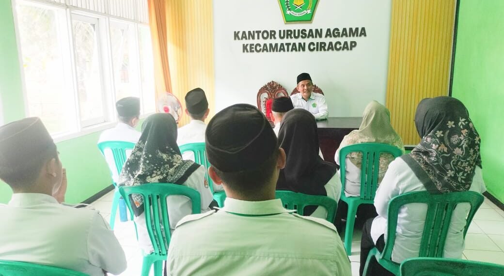 “Hadir dengan Hati, Pulang dengan Syukur”, Pesan Pembinaan Pegawai KUA Ciracap