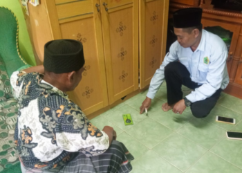 Penyuluh KUA Ciemas Laksanakan Kalibrasi Arah Kiblat Rumah Warga di Desa Cibenda