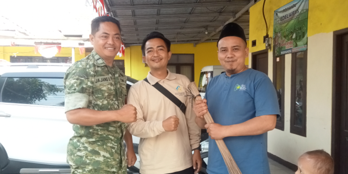 KUA Cicurug Ikuti Jumsih Bersama Forkopimcam, Perkuat Sinergi Wujudkan Lingkungan Bersih