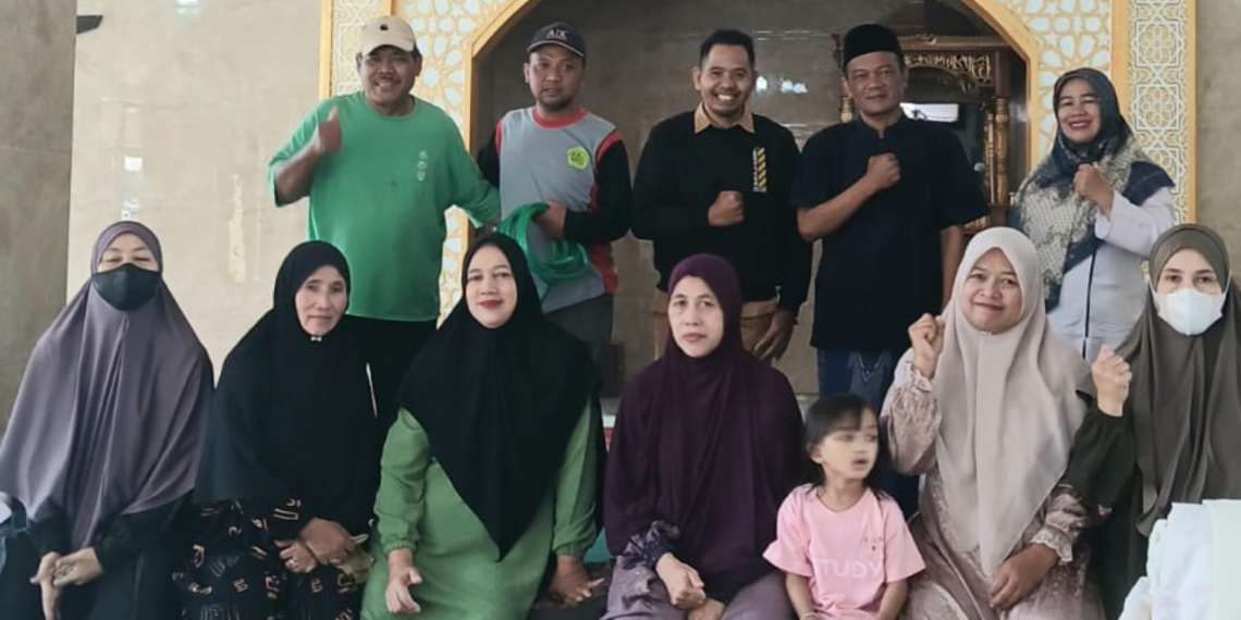 Penyuluh KUA Cicurug Bersama Pemerintah Desa Bangbayang Sukseskan GEBER MASJID